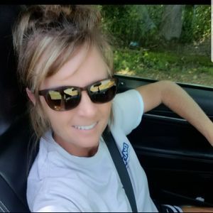 Meet your Posher, Lorrie